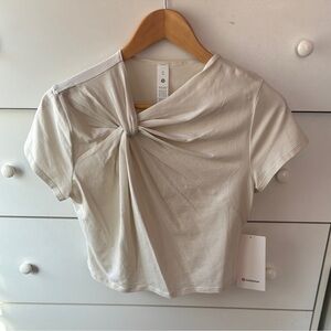NWT LULULEMON ASYMMETRICAL FRONT TWIST SHIRT - BONE